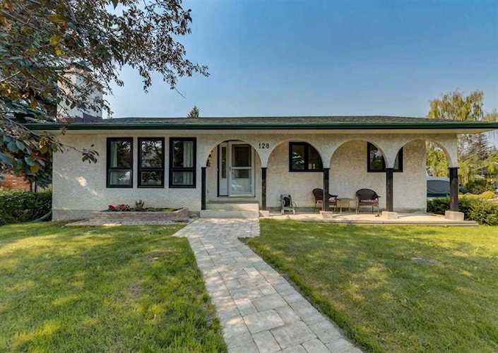 128 Oakridge Place SW Calgary, AB T2V 1V1