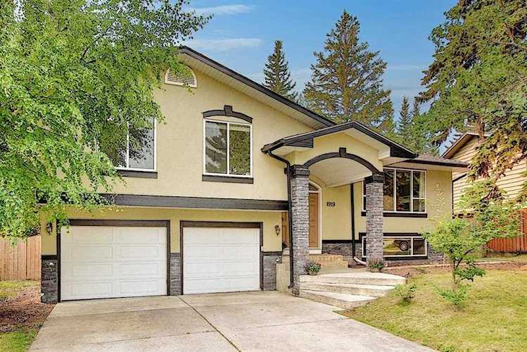 1919 Bay Shore Rd SW Calgary, AB T2V 3M3