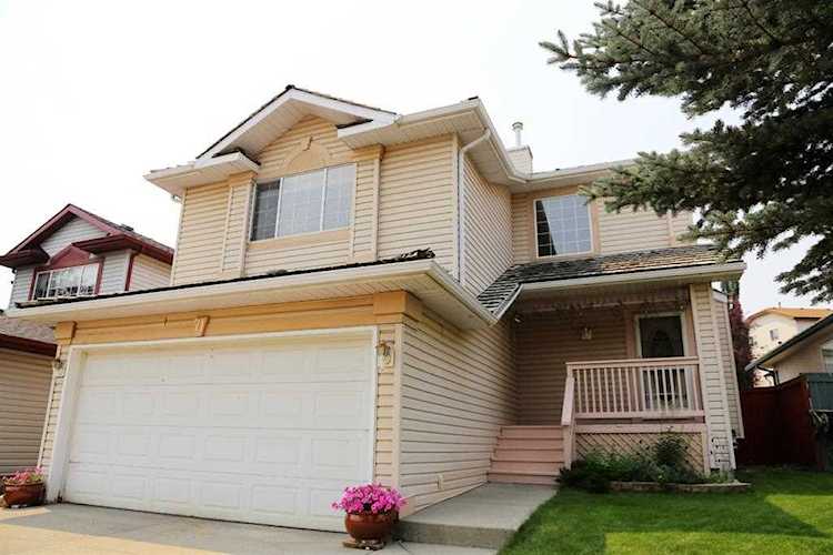 71 Harvest Oak Dr NE Calgary, AB T3K 4V2