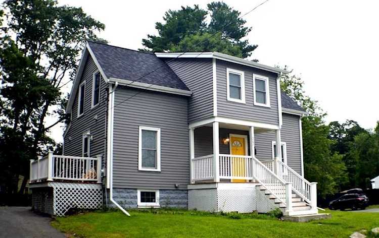 202 Hovenden Ave Brockton, MA 02302