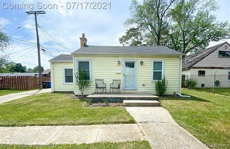871 Arthur St Plymouth, MI 48170