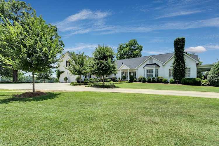 1186 E Lake Rd Mcdonough, GA 30252
