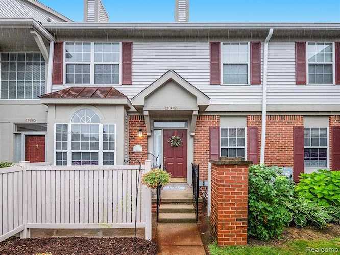 49850 Pointe Crossing Plymouth Twp, MI 48170