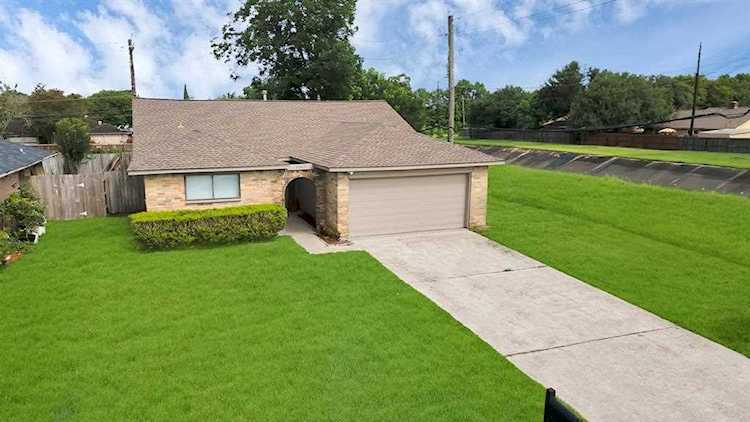 11615 Grapewood Dr Houston, TX 77089