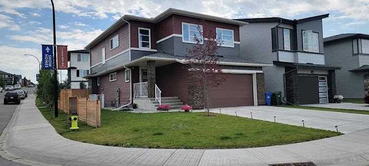 158 Carringvue Manor NW Calgary, AB T3P 0W2