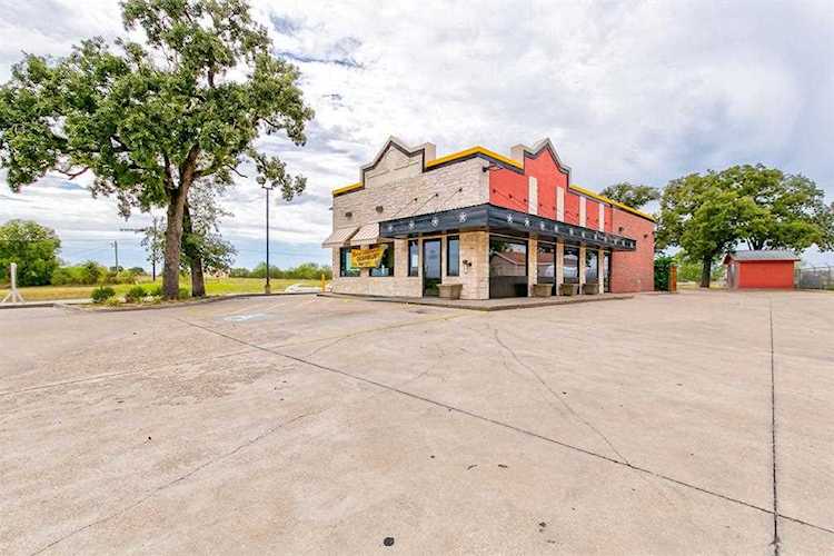 2620 W Highland Granbury, TX 76049