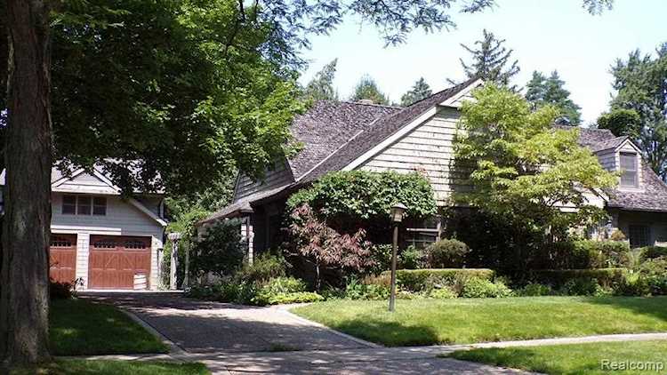 2130 Avon Ln Birmingham, MI 48009 | MLS 2210056984 Photo 1