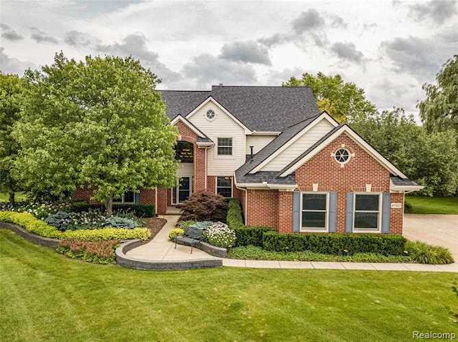 47527 Greenwich Dr Novi, MI 48374 | MLS 2210057095 Photo 1