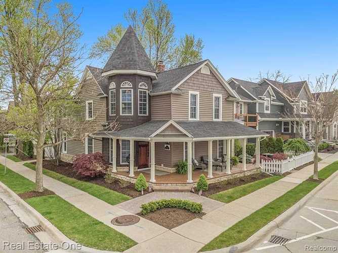 693 Maple St Plymouth, MI 48170
