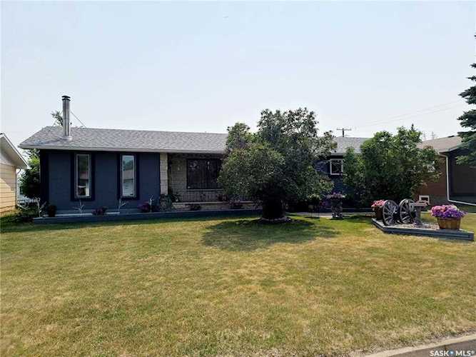 561 W 8th Ave Melville, SK S0A 2P0