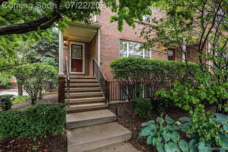 1403 S Main St Royal Oak, MI 48067