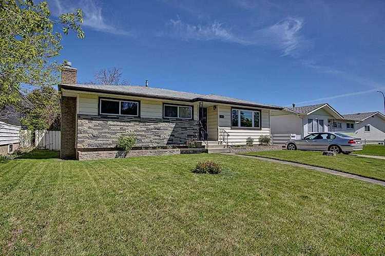 9816 2 St SE Calgary, AB T2J 0W2