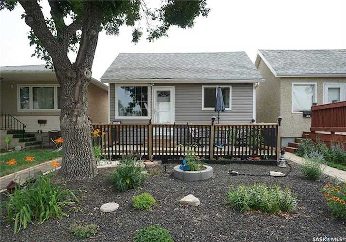 1051 Elliott St Regina, SK S4N 3E7