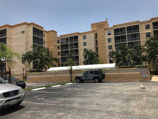 2935 NE 163rd St #3F North Miami Beach, FL 33160