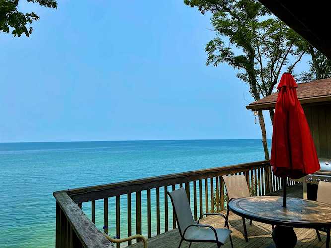 2286 Lakeshore Dr Fennville, MI 49408