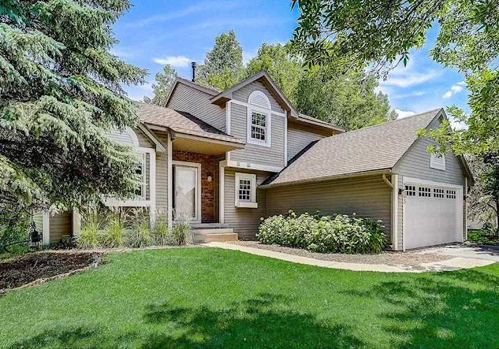 5275 Heath Avenue N Oakdale, MN 55128