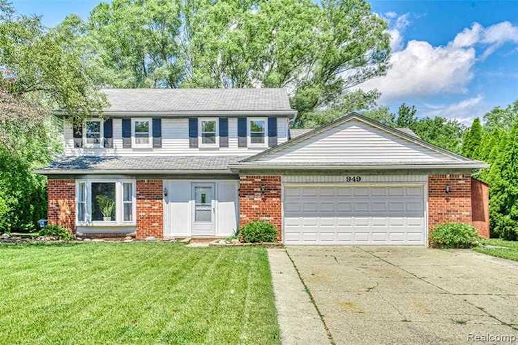 949 Homestead Ct Rochester Hills, MI 48309