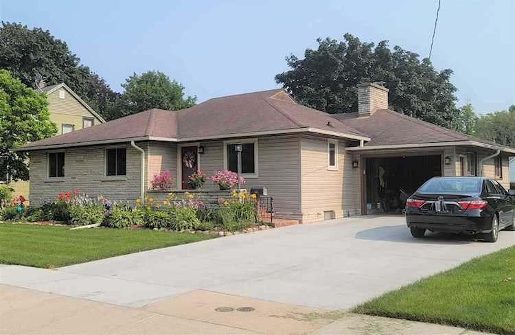533 E Jefferson St Waupun, WI 53963 | MLS 1914854 Photo 1