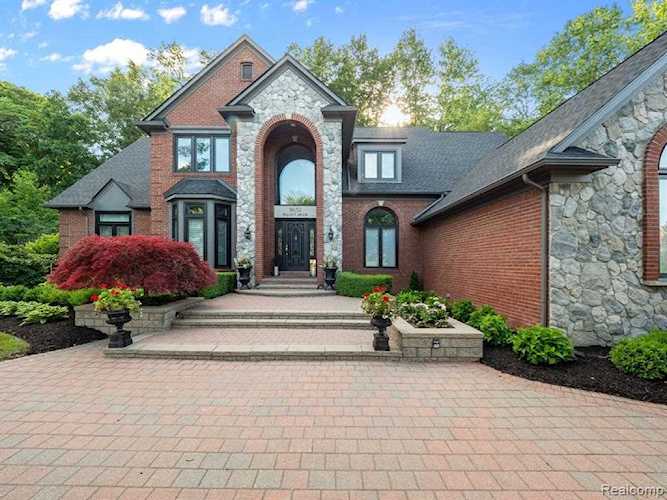 3652 Walnut Brook Dr Rochester Hills, MI 48309