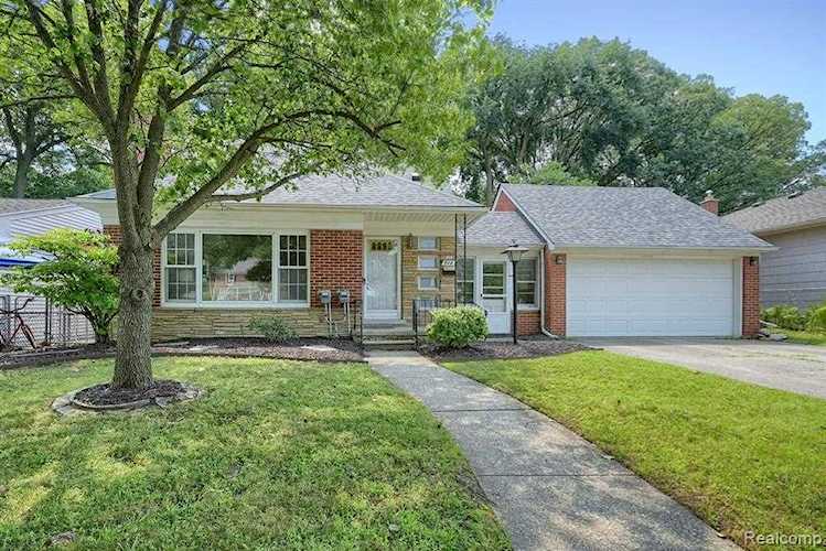 926 E 4th St Royal Oak, MI 48067