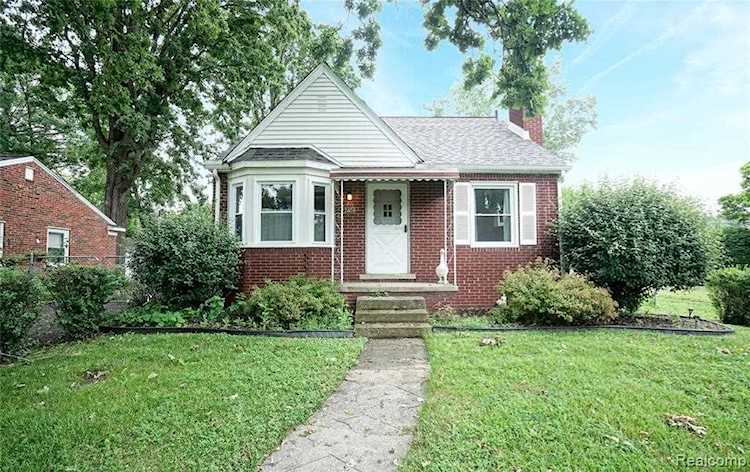 22408 Floral St Farmington, MI 48336 | MLS 2210057660 Photo 1