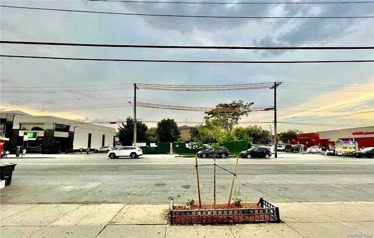3757 E Tremont Avenue Bronx, NY 10465