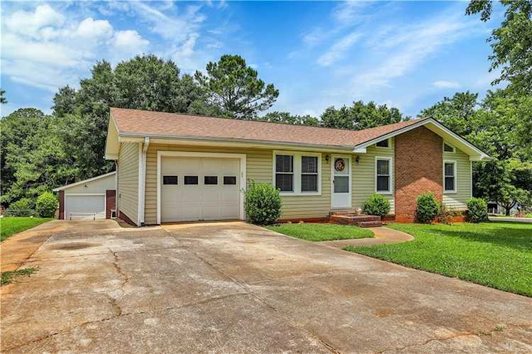 892 Doeskin Dr NW Conyers, GA 30012