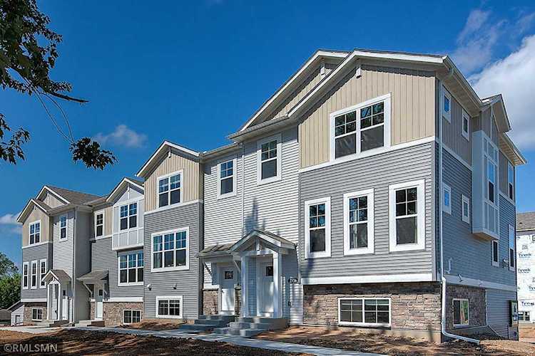 2326 Gateway Curve North Saint Paul, MN 55109