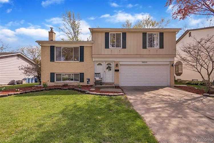39253 Dillingham St Westland, MI 48186