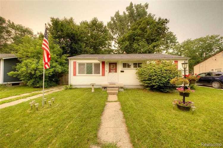 838 Westwood Dr Fenton, MI 48430 | MLS 2210057856 Photo 1