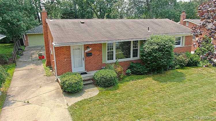 29643 Hillbrook St Livonia, MI 48152