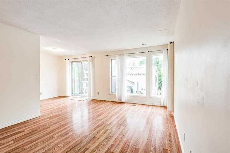 6124 Bowness Rd #2 Calgary, AB T3B 0E1