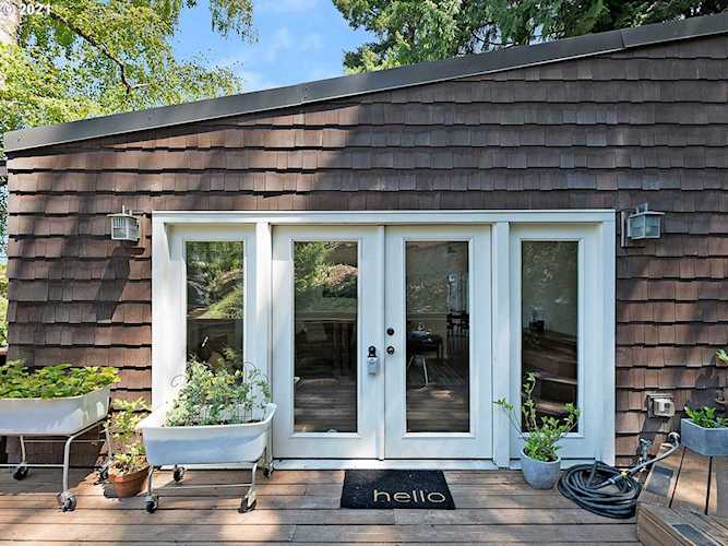 2860 SW Montgomery Dr Portland, OR 97201