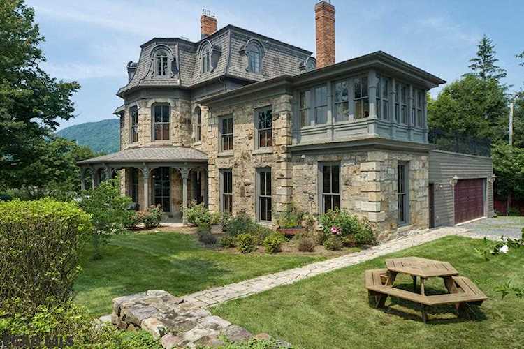 105 Curtin Street E Bellefonte, PA 16823