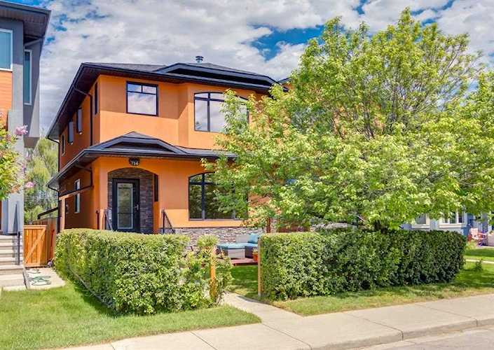 714 25 Ave NW Calgary, AB T2M 2B2