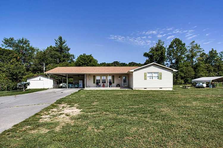 8250 White Wing Rd Lenoir City, TN 37771