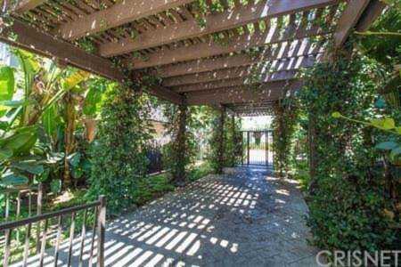 18350 Hatteras #170 Tarzana, CA 91356
