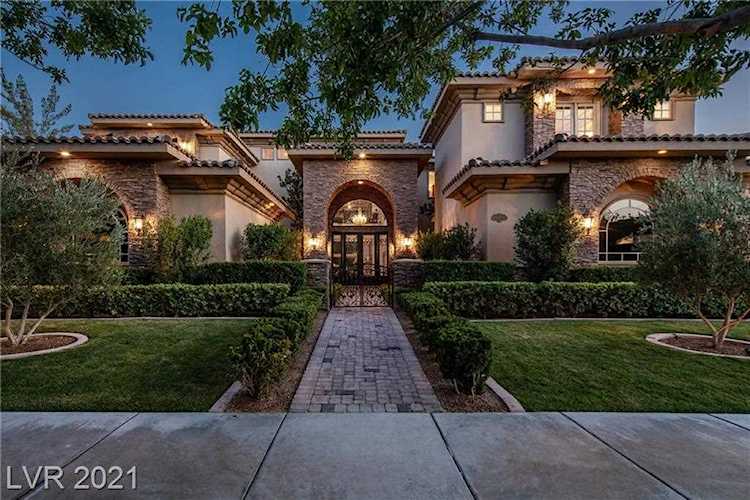 15 Vintage Canyon St Las Vegas, NV 89141