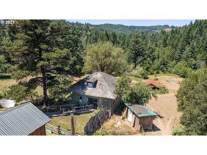 48174 Dement Creek Rd Myrtle Point, OR 97458