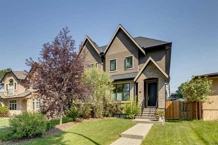 452 18 Ave NE Calgary, AB T2E 1N4