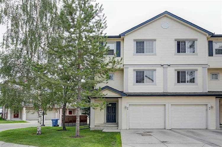 96 Copperfield Ct SE Calgary, AB T2Z 4Z3