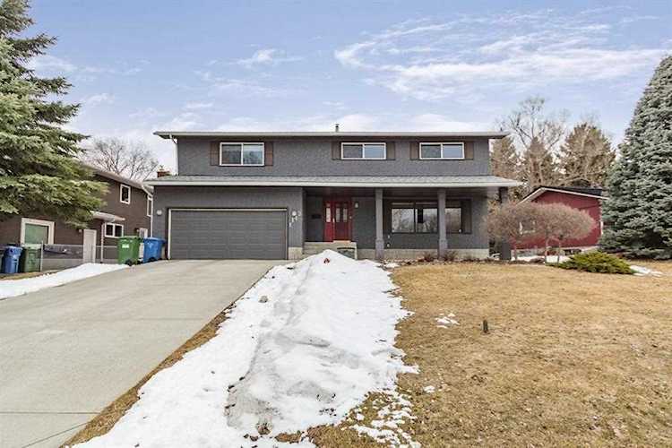 1143 Varsity Estates Rise NW Calgary, AB T3B 2V9