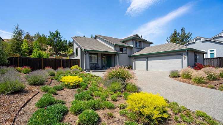 235 Photinia Place Petaluma, CA 94952