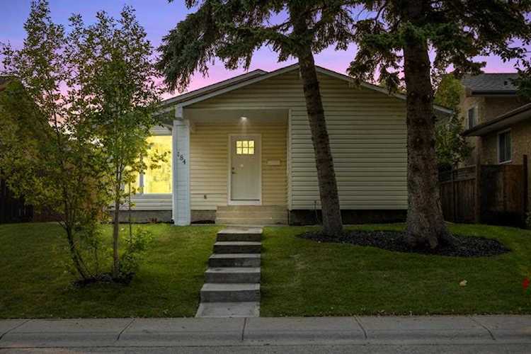 184 Whiteglen Crescent NE Calgary, AB T1Y 2Z5