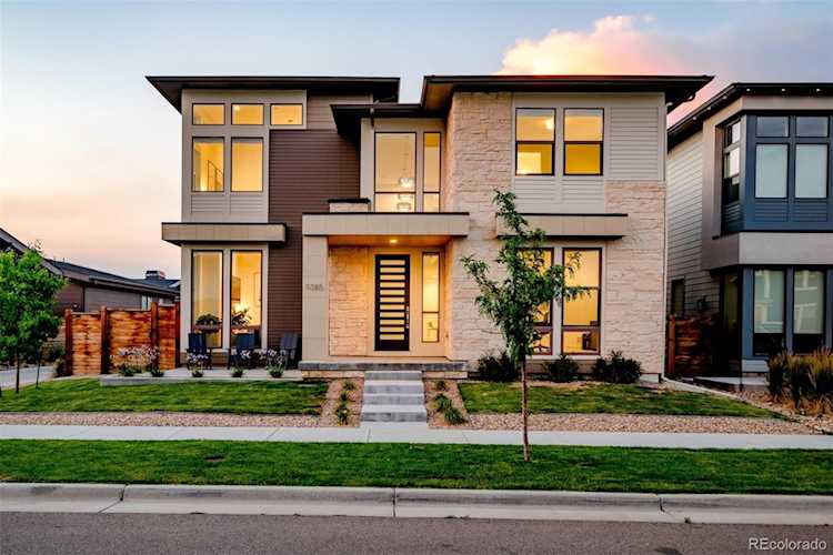 9385 E 58th Dr Denver, CO 80238