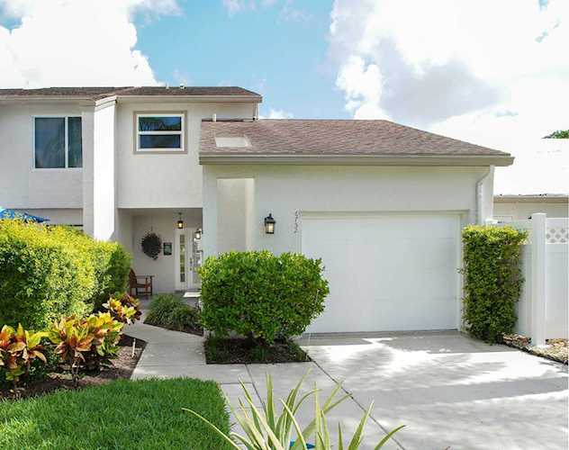 6752 Canary Palm Circle Boca Raton, FL 33433