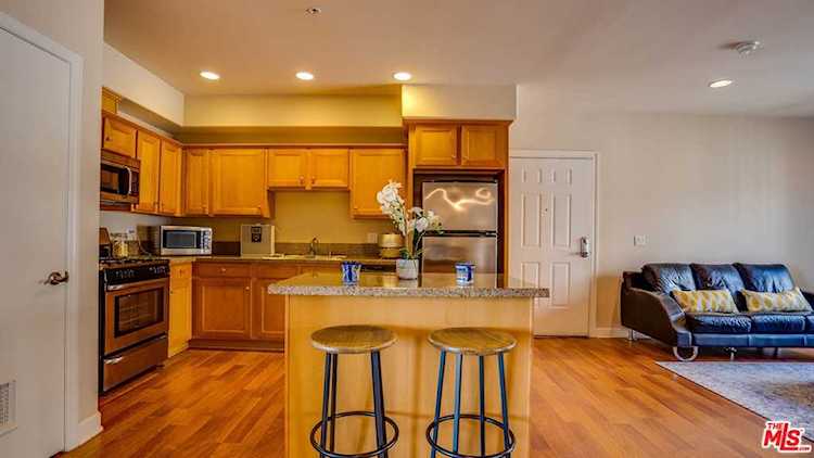 2321 W 10th St #402 Los Angeles, CA 90006