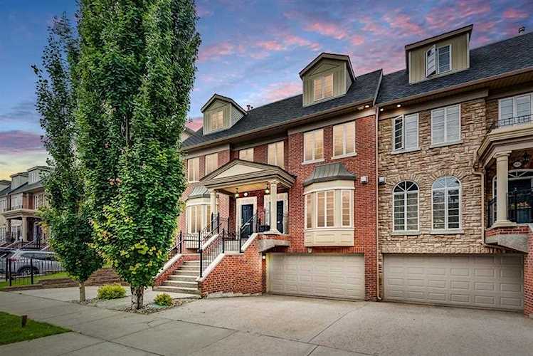 2425 Erlton St SW Calgary, AB T2S 2V9