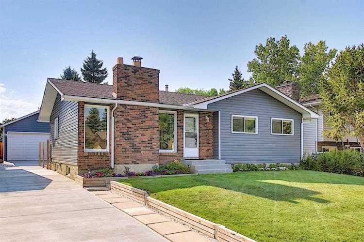 727 Brookpark Dr SW Calgary, AB T2W 2X2