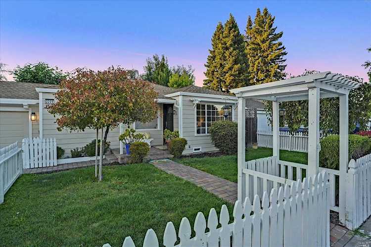 2201 Sonoma Avenue Santa Rosa, CA 95405